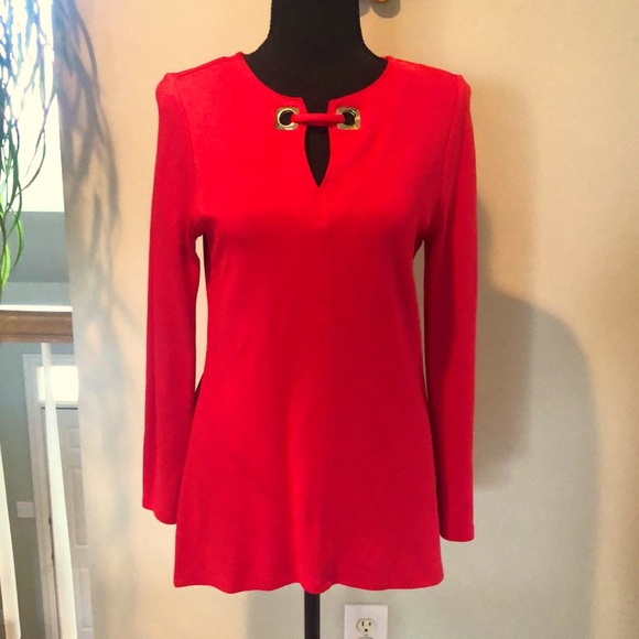 Chico's Tops - 💋 Buy 2 for 15.00  Chico’s Red Keyhole size 0 size small ♥️♥️